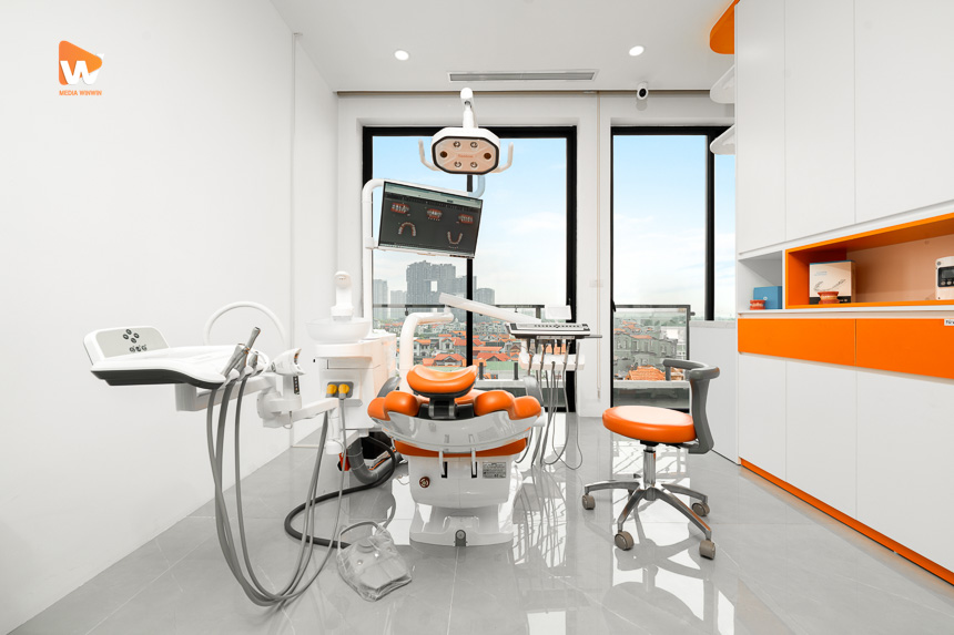 Phòng điều trị hai ghế cam tại phòng khám nha khoa Dr. Thùy Nga